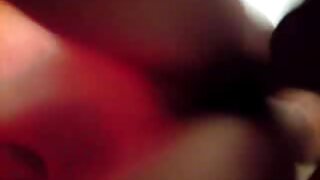 ಸ್ಟಾಕಿಂಗ್ಸ್‌ನಲ್ಲಿನ ಉದ್ದನೆಯ ಕಾಲಿನ ಶ್ಯಾಮಲೆ MILF ಡಾಗ್ಗಿ ಸ್ಟೈಲ್ ಟಫ್‌ನಲ್ಲಿ ಬಟನ್ ಫಕ್ ಆಗುತ್ತದೆ